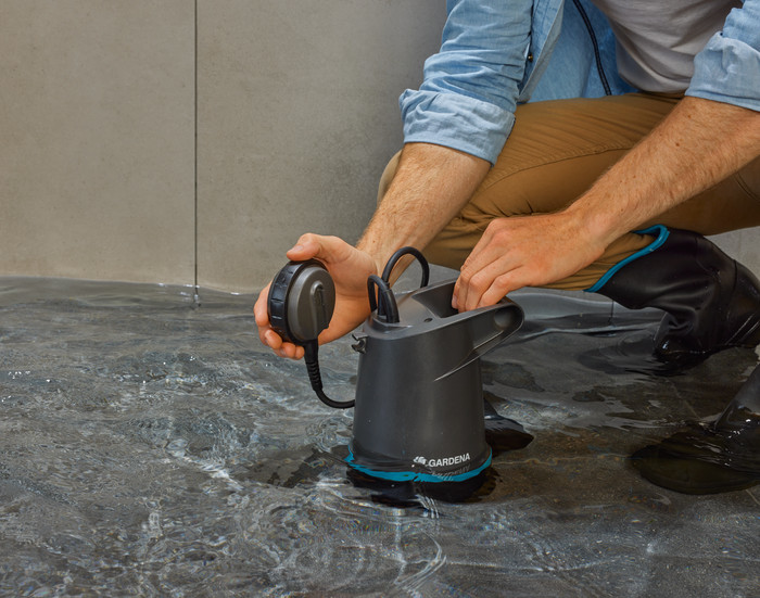 GARDENA Submersible Pump 20000 Basic product in use
