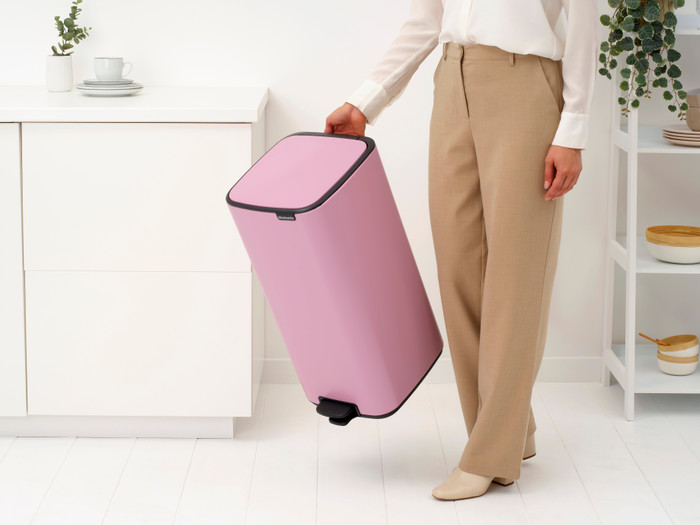 Brabantia Bo Pedaalemmer 30 Liter Lilac Pink product in gebruik