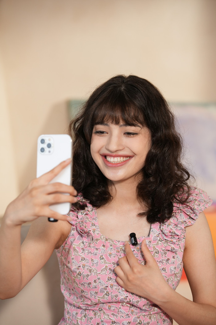 BOYA Mini Ultra-Mini Black (USB-C) product in use