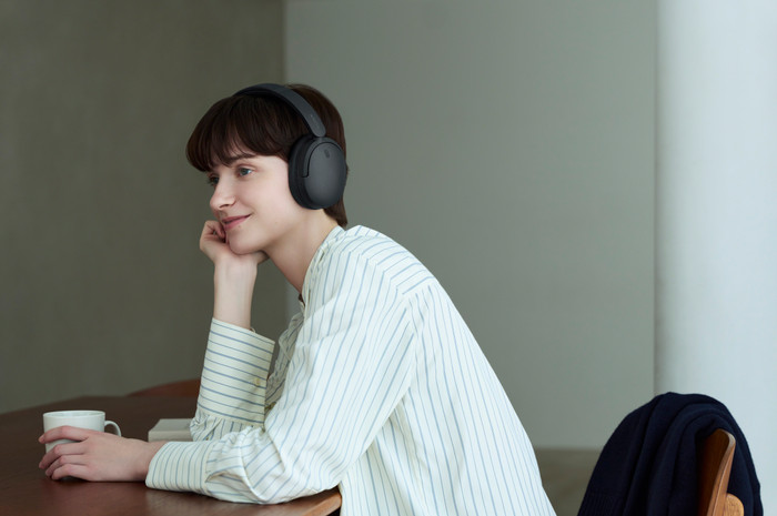 Sony WH-CH735N Black product in use