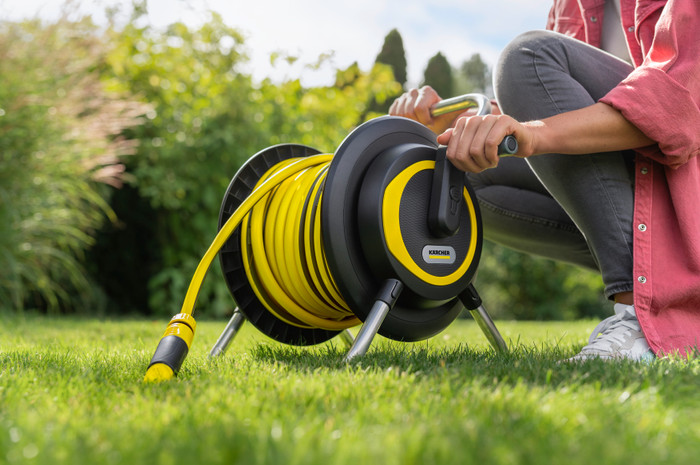 Karcher Slanghaspel HR 3.20 Set + Karcher Premium Multifunctioneel Spuitpistool product in gebruik