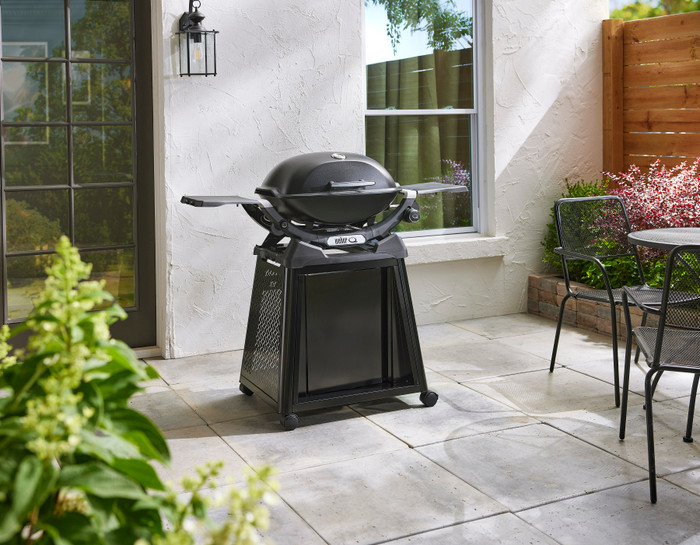 Weber Q2200N with Underframe product in use