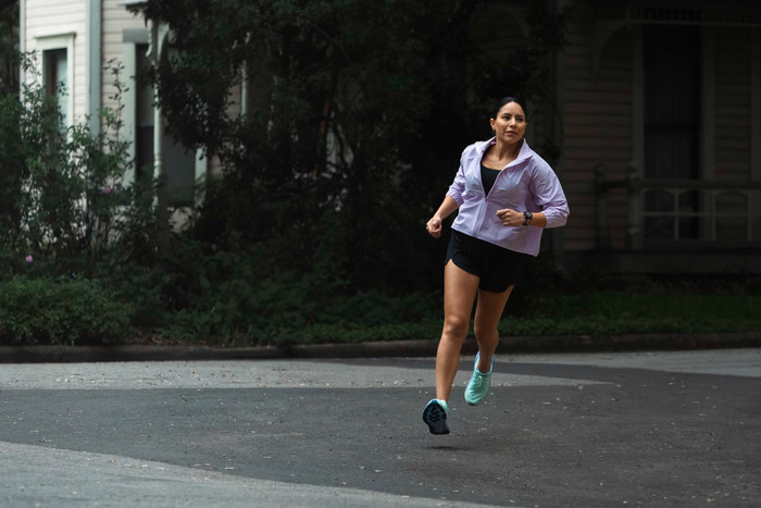 Garmin Forerunner 165 Music Black/Gray product in use