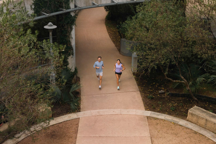 Garmin Forerunner 165 Music Black/Gray product in use