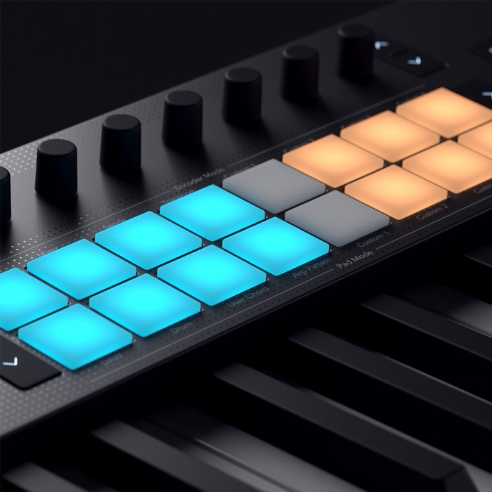 Novation Launchkey Mini 37 MK4 product in gebruik