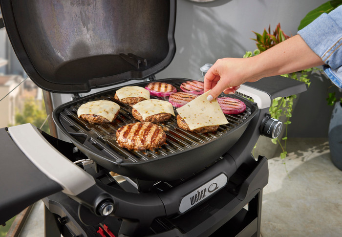 Weber Q1200N with Underframe product in use