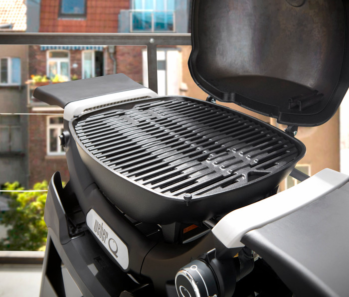 Weber Q1200N with Underframe inside