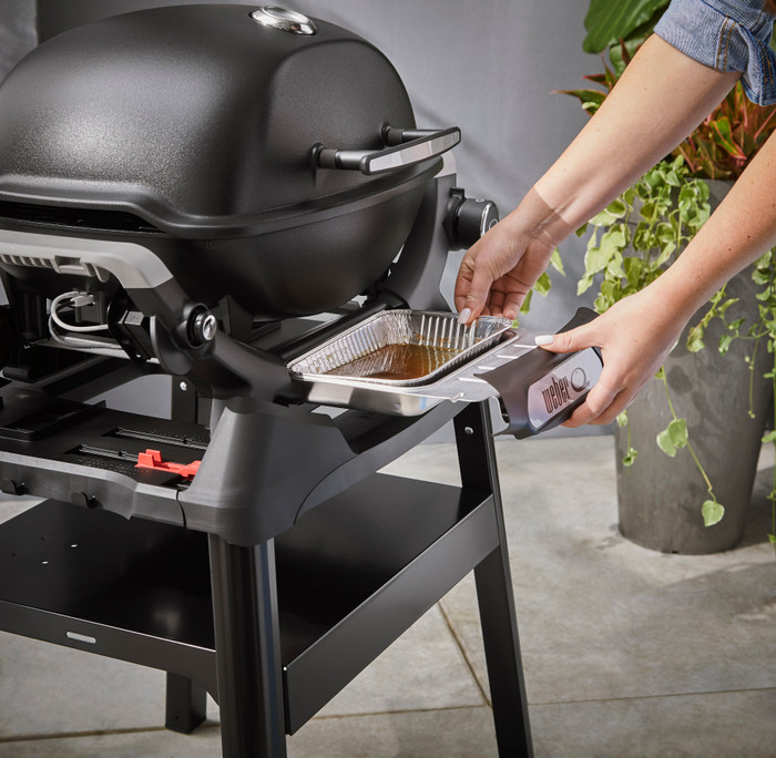Weber Q1200N with Underframe product in use