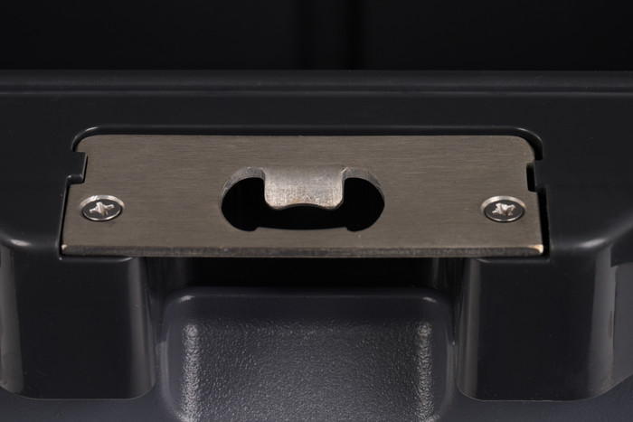 Igloo Trailmate 52 QT Carbonite Roller Cooler detail