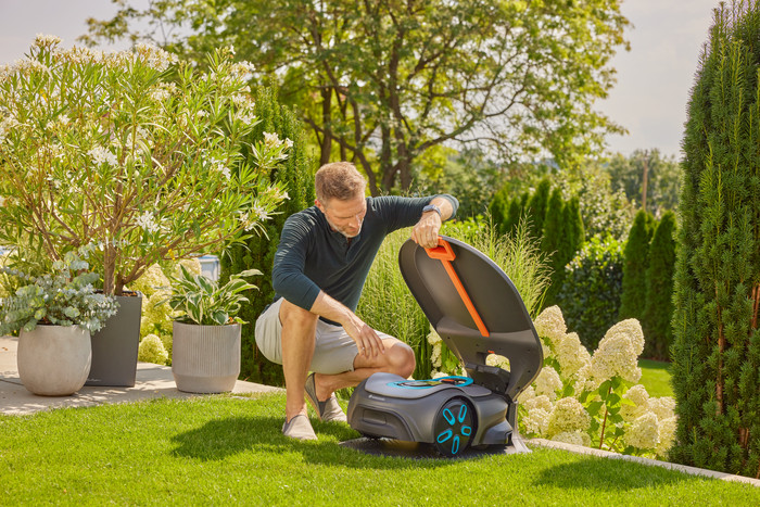 GARDENA SILENO Max 1200 product in use