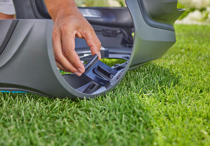 GARDENA SILENO Max 1200 product in use