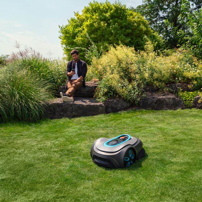 GARDENA SILENO Max 1200 product in use