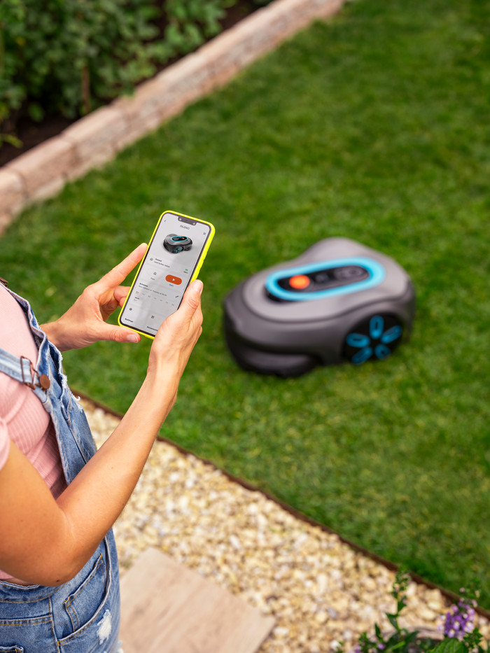 GARDENA SILENO Max 1200 product in use