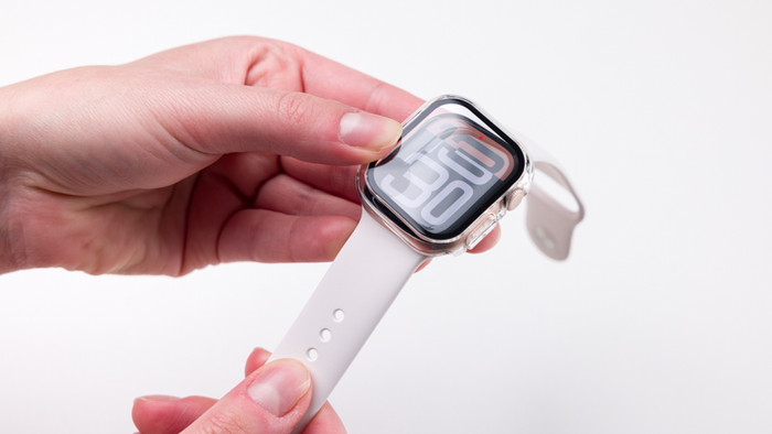 BlueBuilt Full Body Apple Watch SE 40mm Screen Protector product in use