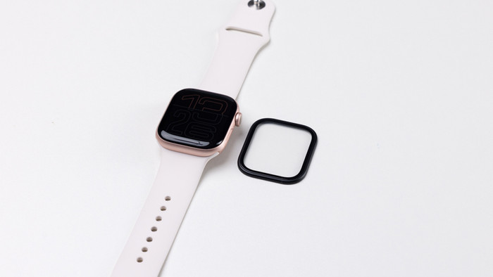 BlueBuilt Apple Watch SE 40mm Screen Protector Glass product in use