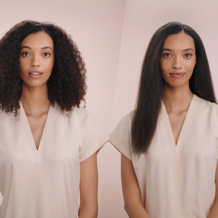 Dyson Airstrait Red Velvet/Goud product in gebruik