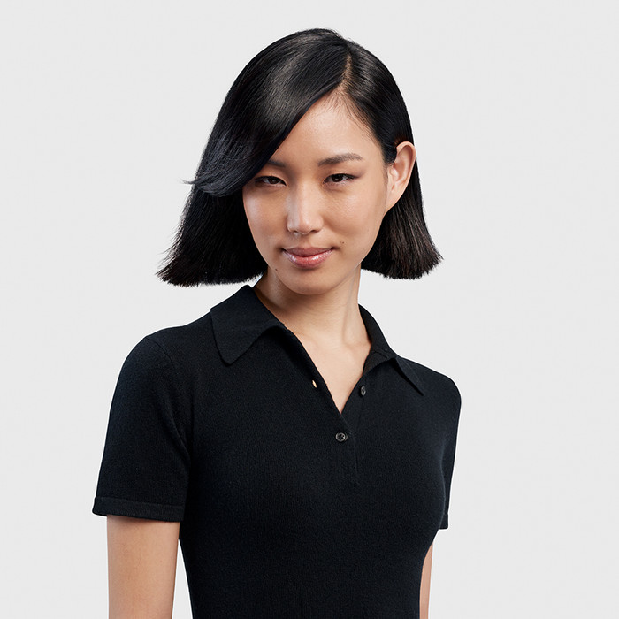 Dyson Airwrap i.d. Straight + Wavy Red Velvet/Gold product in use