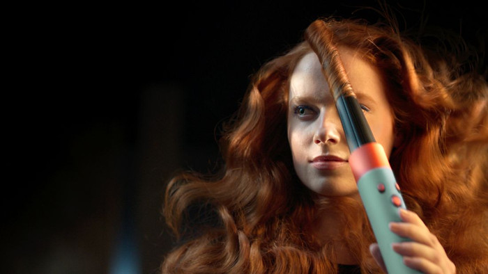 Dyson Airwrap i.d. Curly + Coily Red Velvet/Gold product in use