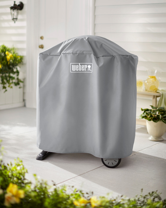 Weber Q2200N met Onderstel + Weber Barbecuehoes Q1000/2000 product in gebruik