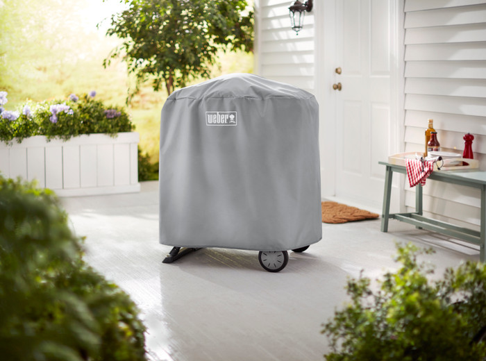 Weber Q2200N met Onderstel + Weber Barbecuehoes Q1000/2000 product in gebruik