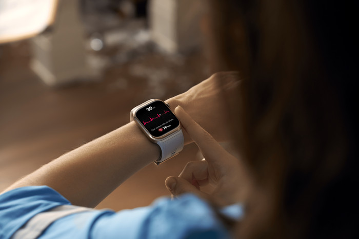 Huawei Watch D2 Goud/Wit product in gebruik