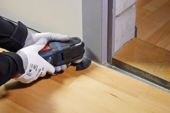 Bosch Professional 3-piece Starlock Basic Wood Set product in use