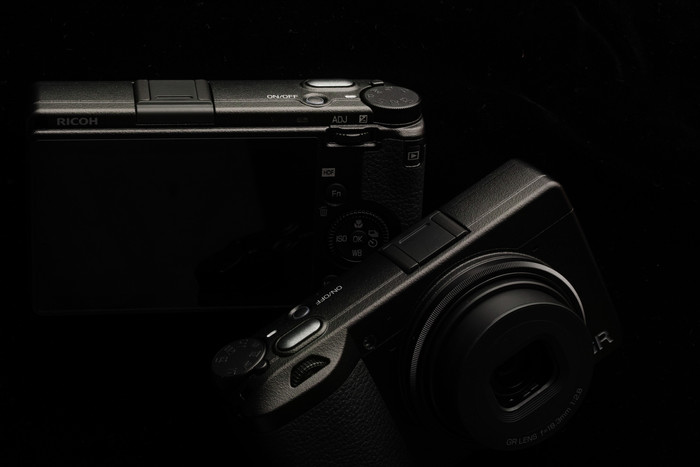 RICOH GR IIIx HDF product in use