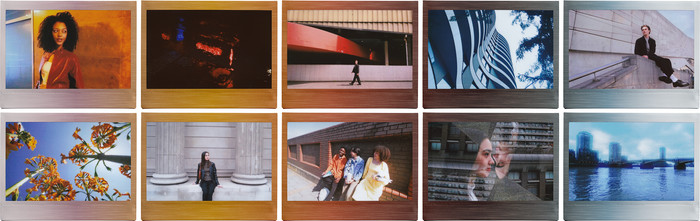 Fujifilm Instax Wide Film Brushed Metal (10 stuks) product in gebruik