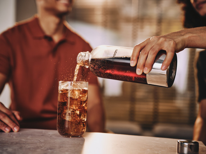 SodaStream 1L Enso waterfles product in gebruik