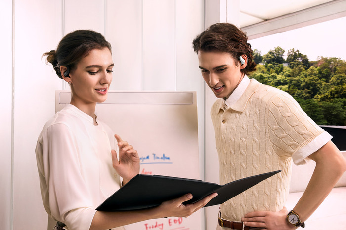 Shokz OpenFit Air 2 Wit product in gebruik