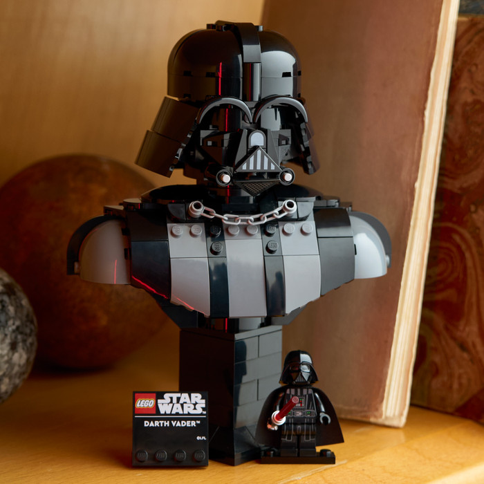 LEGO Star Wars Darth Vader Buste 75439 product in gebruik