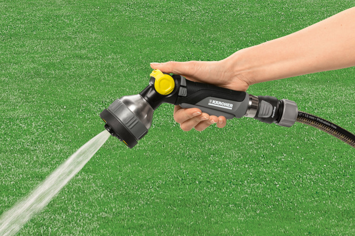 Karcher Slanghaspel HR 3.20 Set + Karcher Premium Multifunctioneel Spuitpistool product in gebruik