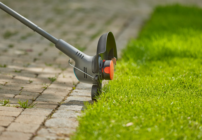 Gardena EasyTrim 25/18V P4A Solo (zonder accu) product in gebruik