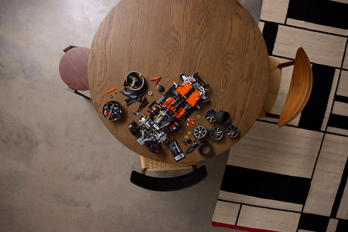 LEGO Technic Koenigsegg Sadair's Spear Megacar 42232 product in gebruik