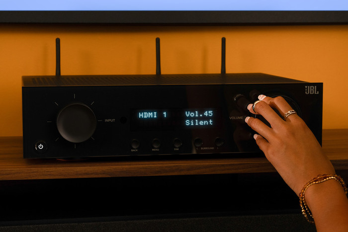 JBL MA710 Zwart product in gebruik