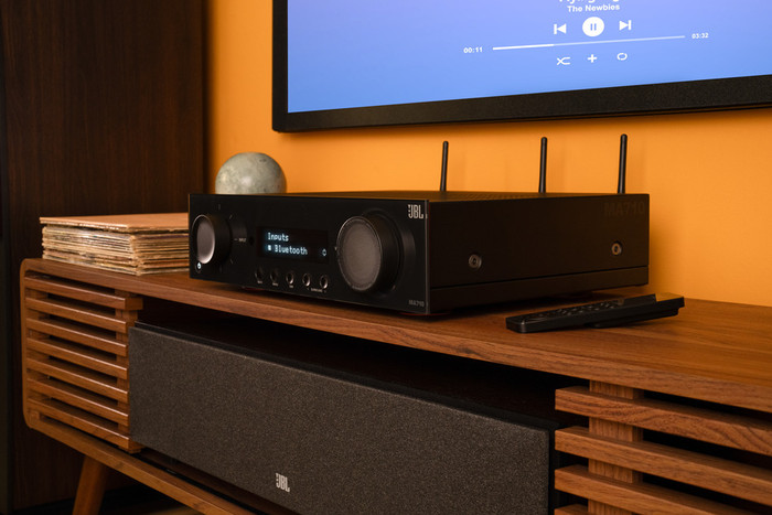 JBL MA710 Zwart detail