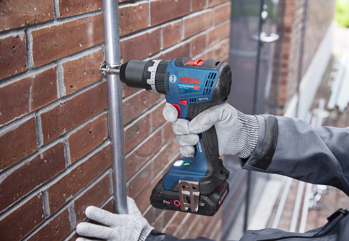 Bosch Professional GSB 18V-65 5,0 Ah GBA Accu Starterspakket product in gebruik