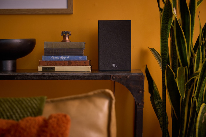 JBL Stage 240B Zwart product in gebruik