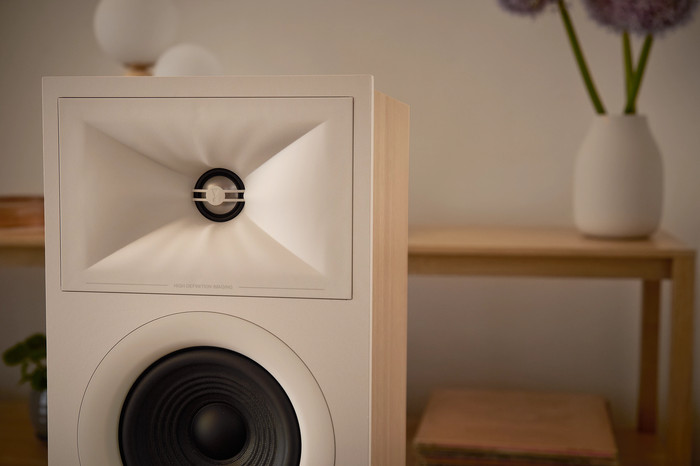 JBL Stage 250B Wit product in gebruik