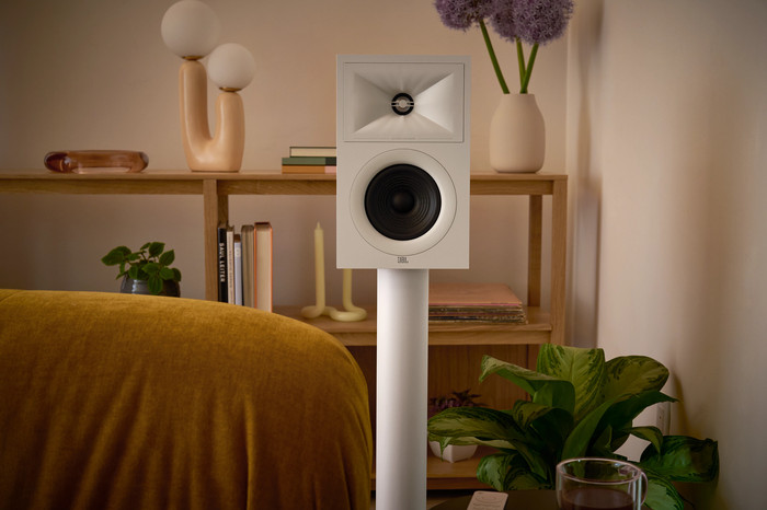 JBL Stage 250B Wit product in gebruik