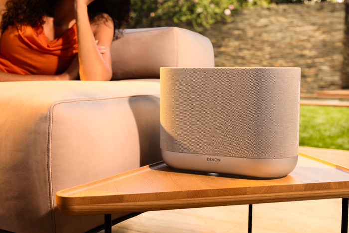 Denon Home 400 Zilver product in gebruik