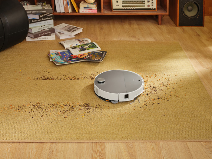 Roborock Saros 10 R&D White product in use