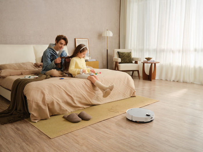Roborock Saros 10 R&D White product in use