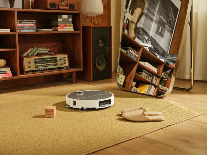 Roborock Saros 10 R&D White product in use