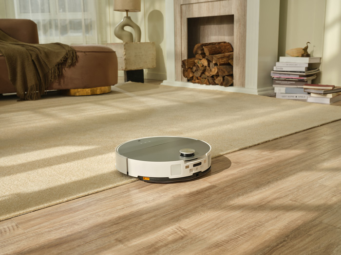 Roborock Saros 10 R&D White product in use
