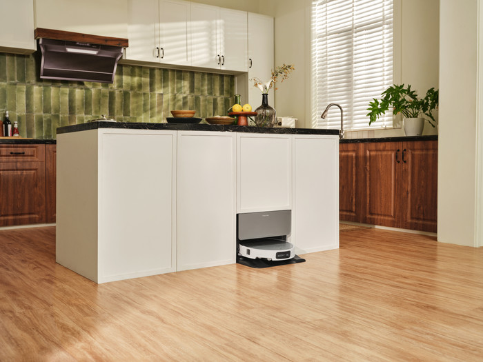 Roborock Saros 10 R&D White product in use