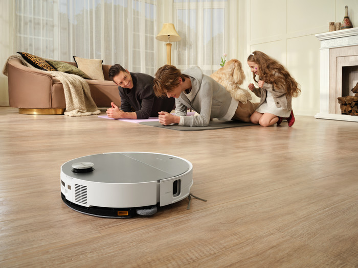 Roborock Saros 10 R&D White product in use