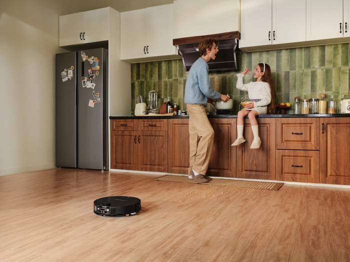 Roborock Saros 10 R&D Black product in use