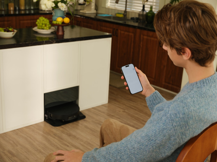 Roborock Saros 10 R&D Black product in use