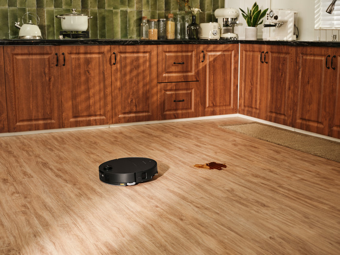 Roborock Saros 10 R&D Black product in use
